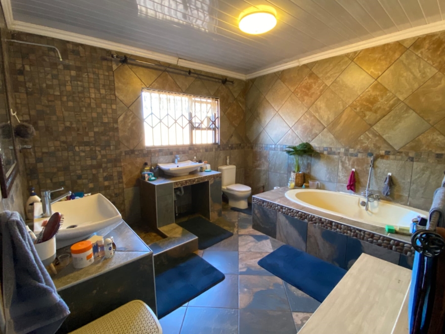 5 Bedroom Property for Sale in Koster North West